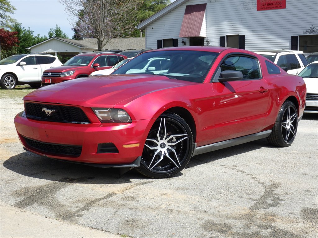 2010 Ford Mustang V6 Premium's photo