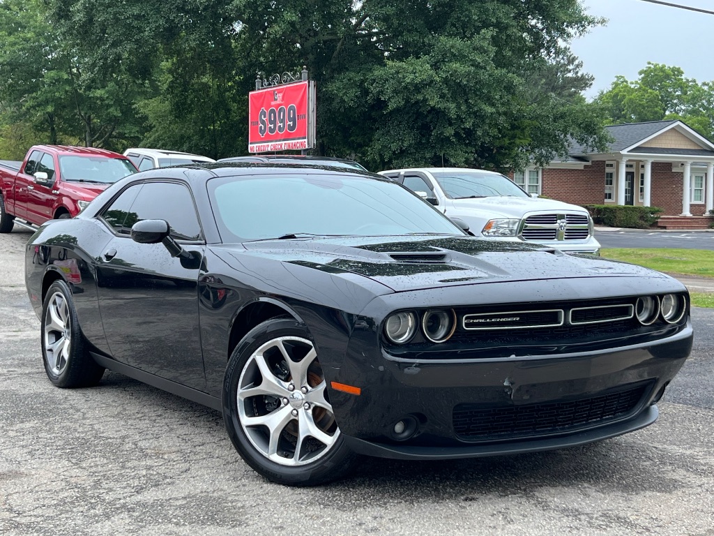2016 Dodge Challenger SXT Plus's photo